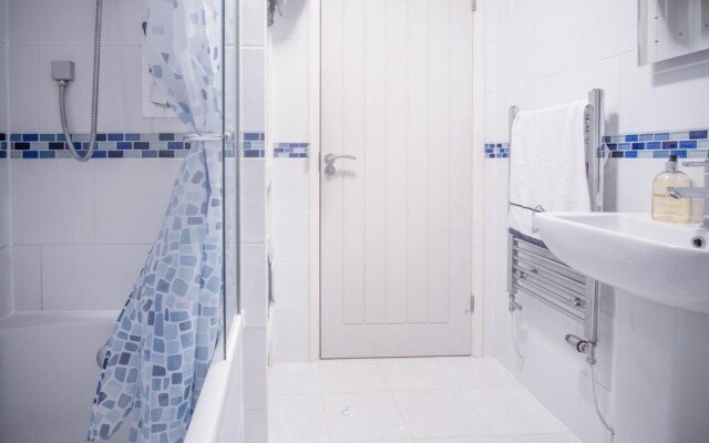 The Penthouse At The Mews - 2 Bedroom Apartment - Tenby