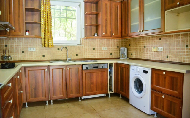 Kemer Monnaroza Villa