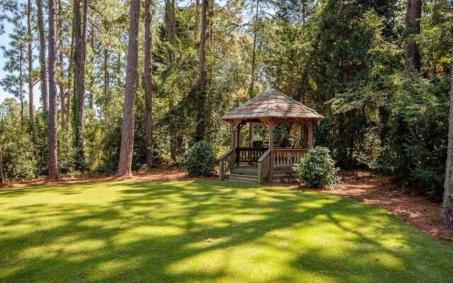 Knollwood House Bed & Breakfast