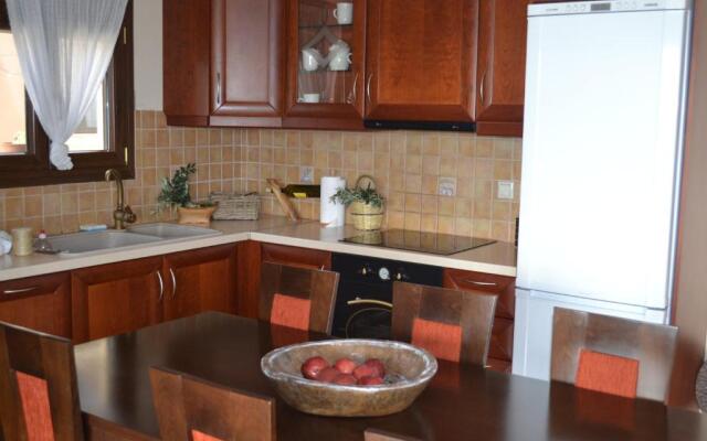 Evia Family House