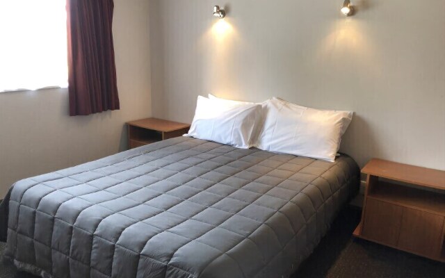 Highwayman Motel