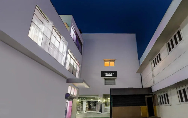Super Townhouse Arcot Road