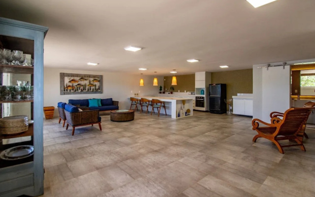 Mansão Pé na Areia Ferradura com 4Suítes