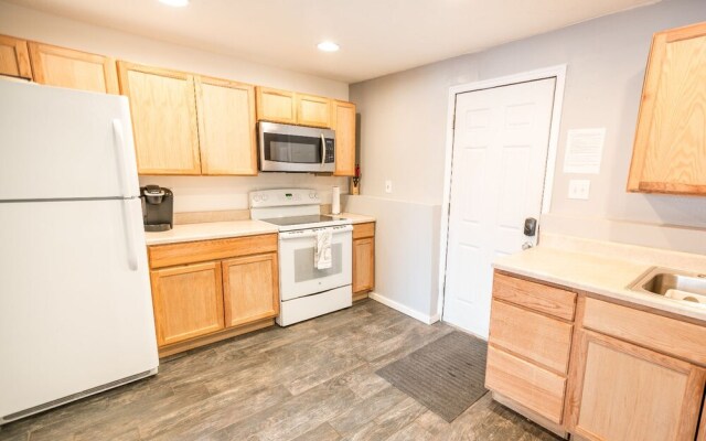 2 Bedroom Basement Apartment Quiet Neighborhood