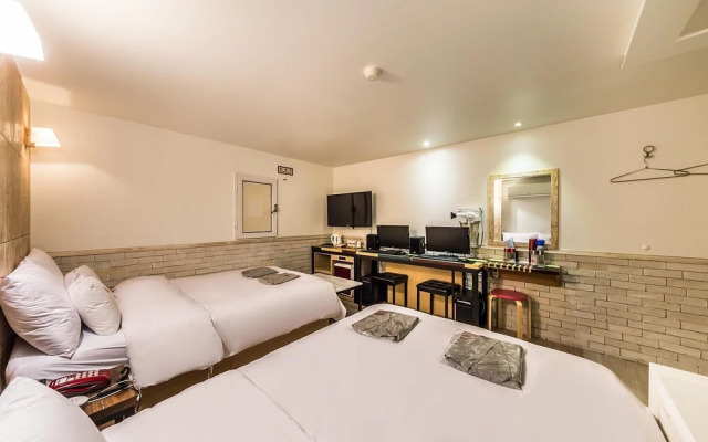 Yeongdeungpo HOTEL HOME  (6 Free OTTs • Smart TV • Wi-Fi in All Rooms)