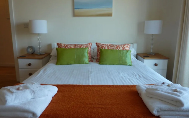 The Beach House & Porth  Sands Apartments