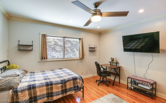 Whittier Vacation Rental: Close to Hiking Trails!