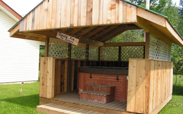 Bell Mountain Motel McBride