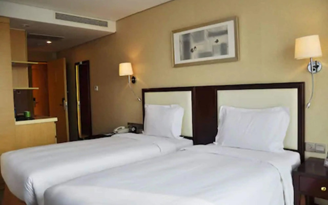 Regal Plaza Hotel & Residence Waigaoqiao
