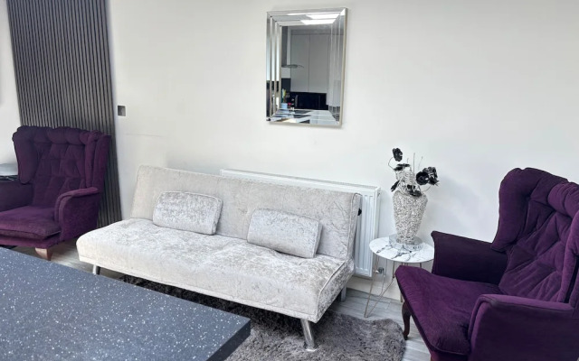 Cozy 2 Bed Property in High Wycombe Tn
