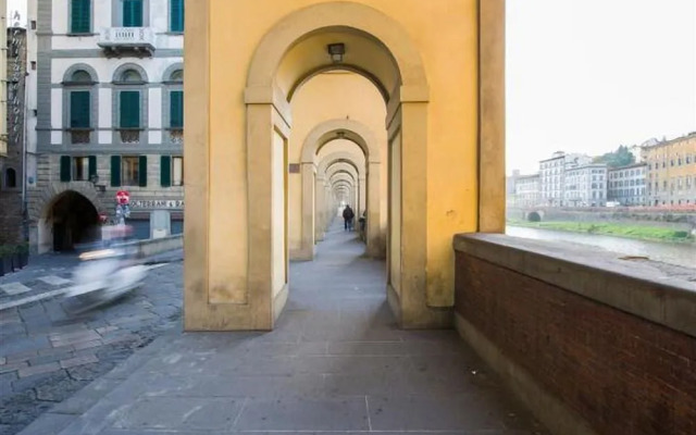 Ponte Vecchio Exclusive Flat