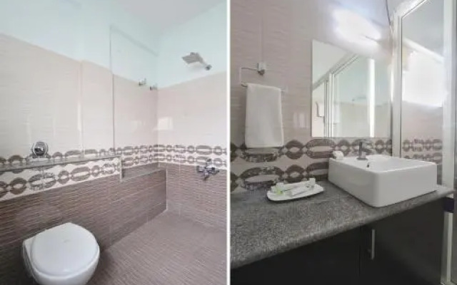 OYO 15965 Hotel Nandi Gateway