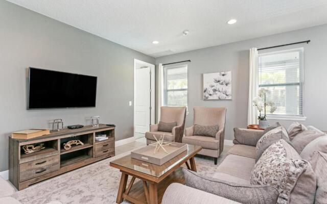 8 Bedroom Vacation Home with Pool 2114