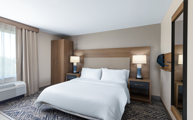 Candlewood Suites Mcpherson by IHG