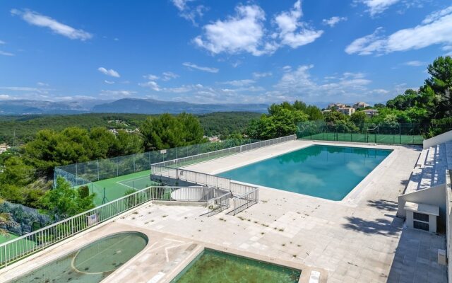 Tranquil Holiday Home in Mougins With Swimming Pool