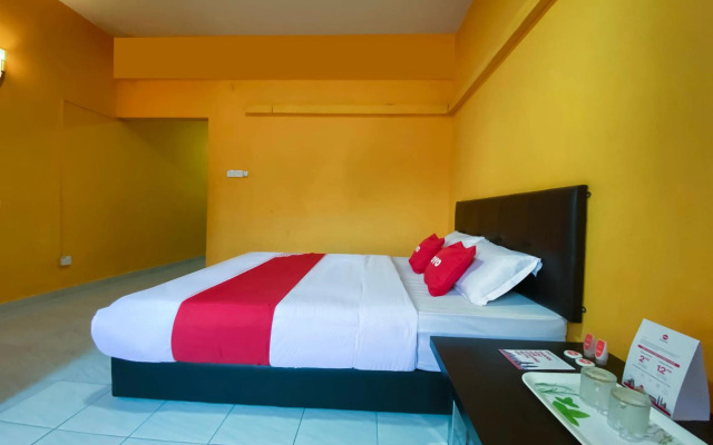 Super OYO 90039 Coop Hotel Kangar