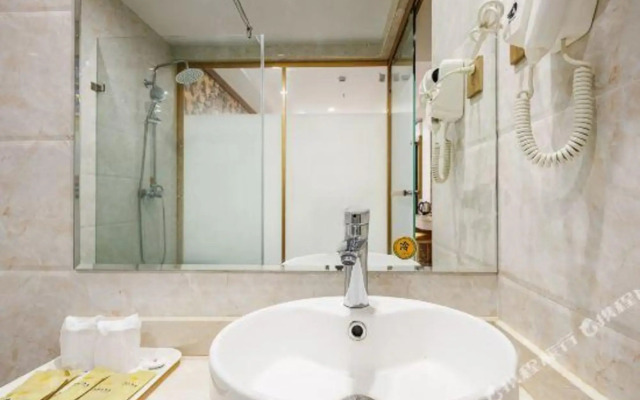 Yihai Boutique Hotel (Guangzhou Baiyun Railway Station Shijing Branch)