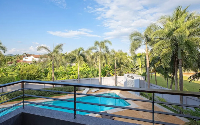 Stylish 3BR Pool Access Villa Argent 9