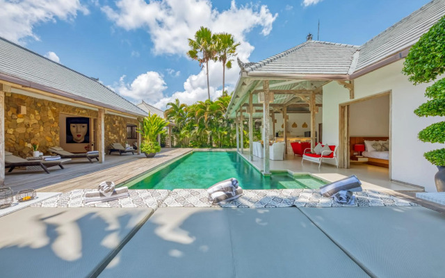 *PROMO* 4 bd Spacious villa in strategic location!