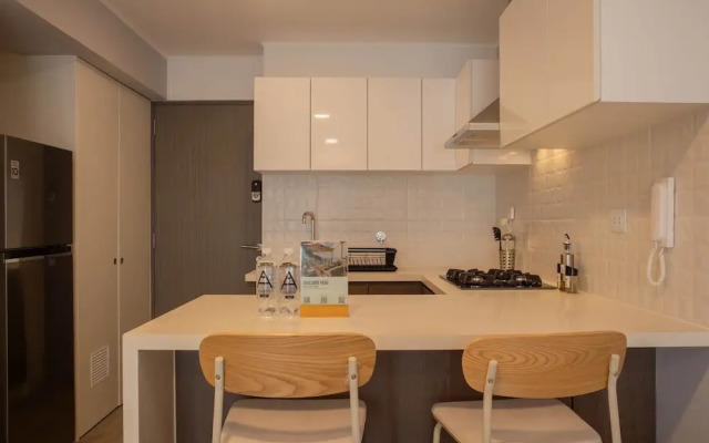 w Sunlit 1BR w Private Balcony in Miraflores