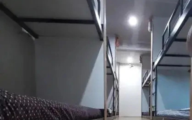 Arya Dormitory Hotel