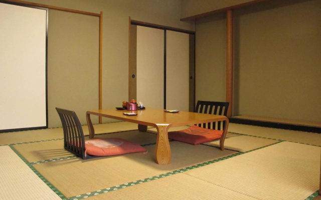 Sakaeya Hotel – Guest Rooms – Tendo