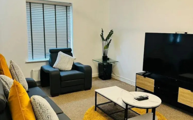 4-bed Charming Pet-friendly House w/ Garden