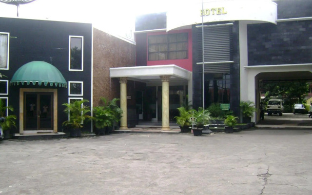 OYO 1652 Hotel Tampiarto