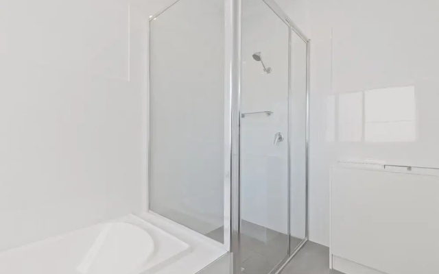Elegant 3-bed Home From Sunny Glenelg Beach