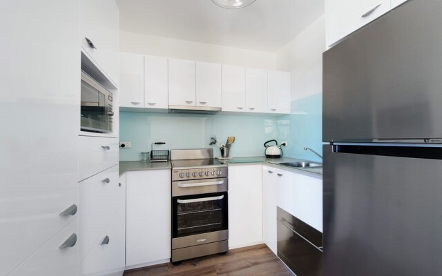 Flynns Beach Apartments 4, 41 Pacific Drive