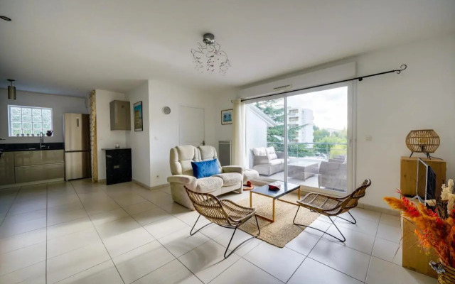 Nice apartment Mérignac with terrace and parking