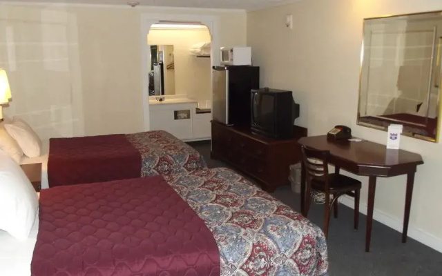 Knights Inn - Macedonia