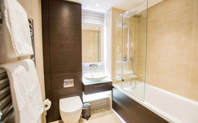 Canary Views One Bed and Bath Apartment