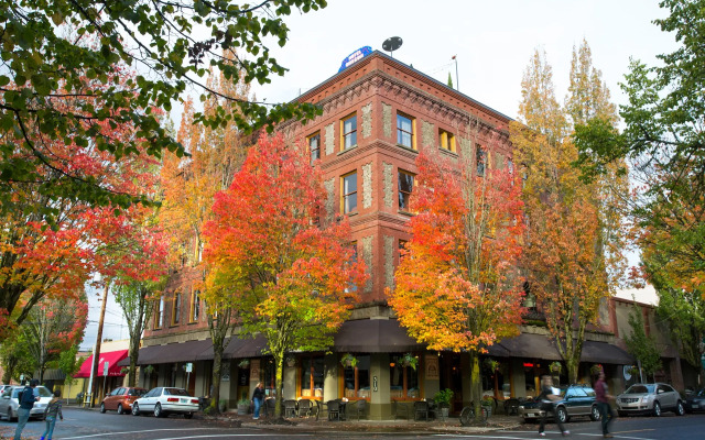 McMenamins Hotel Oregon