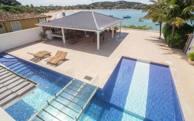 Mansão Pé na Areia Ferradura com 4Suítes