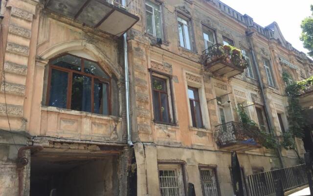 Historical Apartment In City Center(Old Tbilisi)