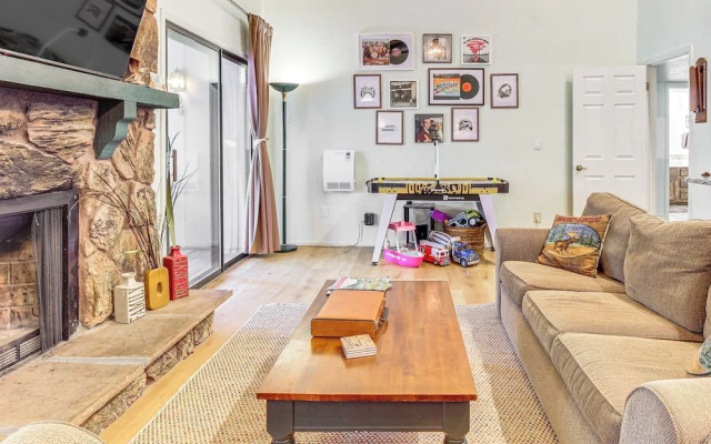 Hike & Golf: Family Home w/ Balcony in Pinetop!