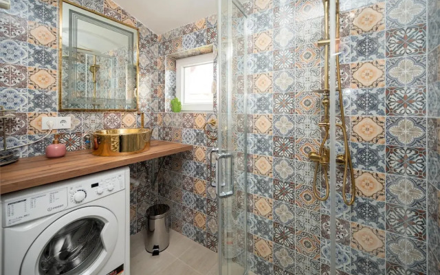 Authentic Design 2bdr Apartment in Old Town