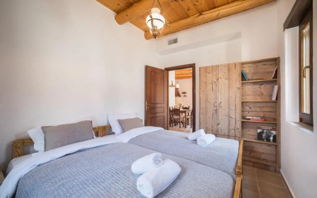 ARADENA TRADITIONAL House 4