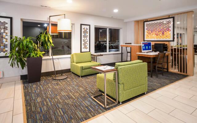 Holiday Inn Express Chicago NW - Vernon Hills, an IHG Hotel