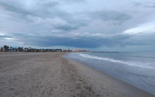 Apartamento con terraza y vistas al mar