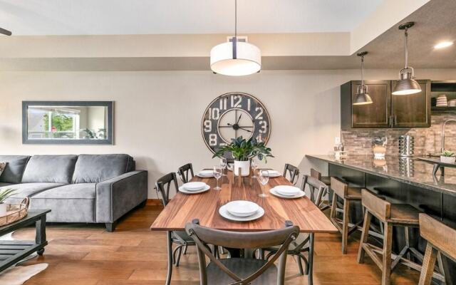 Spectacular Townhome Near Breweries and River District!