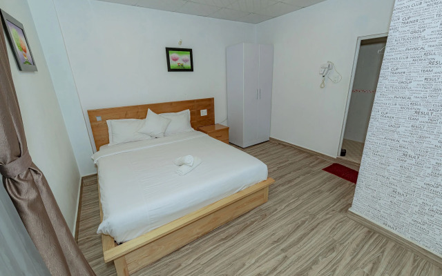 Ken's Backpackers Hotel