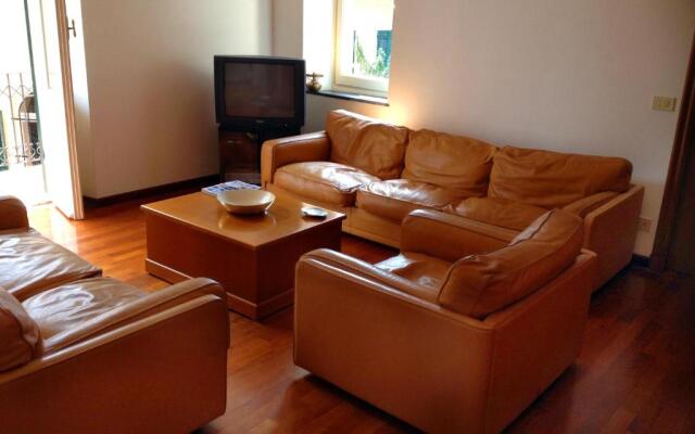 Large Apartment (3 bedrooms - 2 bathrooms), 50 meters from the beach