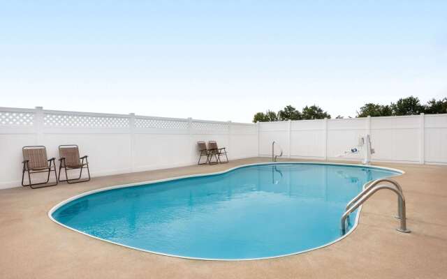 Travelodge by Wyndham Fort Scott