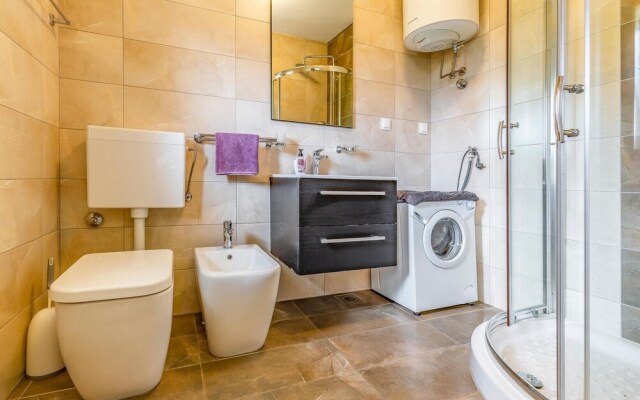 Beautiful Home in Stinjan With Wifi and 4 Bedrooms