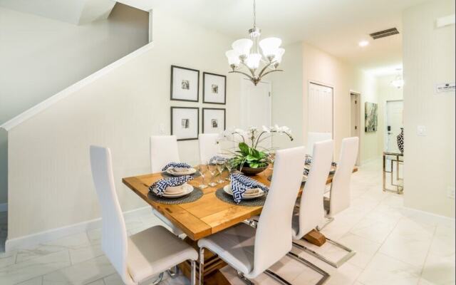 Luxury Disney 5 Bedroom Townhouse