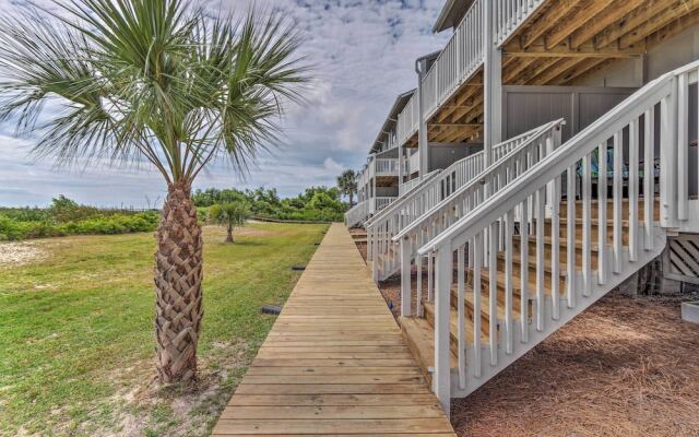 Beachfront Oasis: Condo w/ Deck + Pool Access