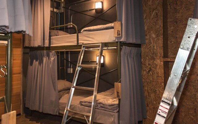 Zhelter Hostel Bangkok by ZUZU