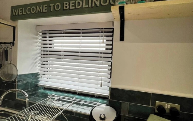 Monthly Stay 3 bed Bike Store Contractors